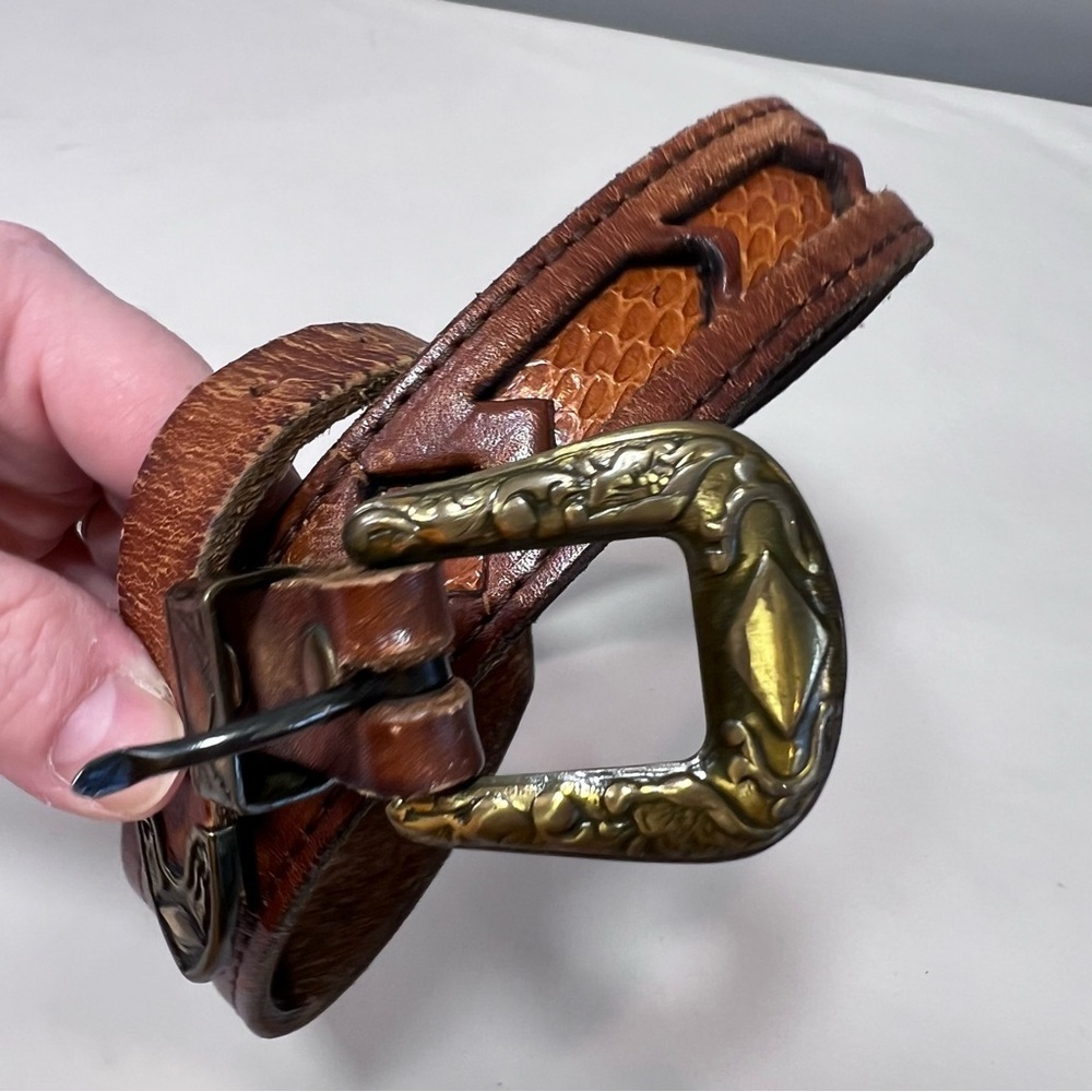 Vintage brown leather snake inlay brass buckle ladies belt size 30